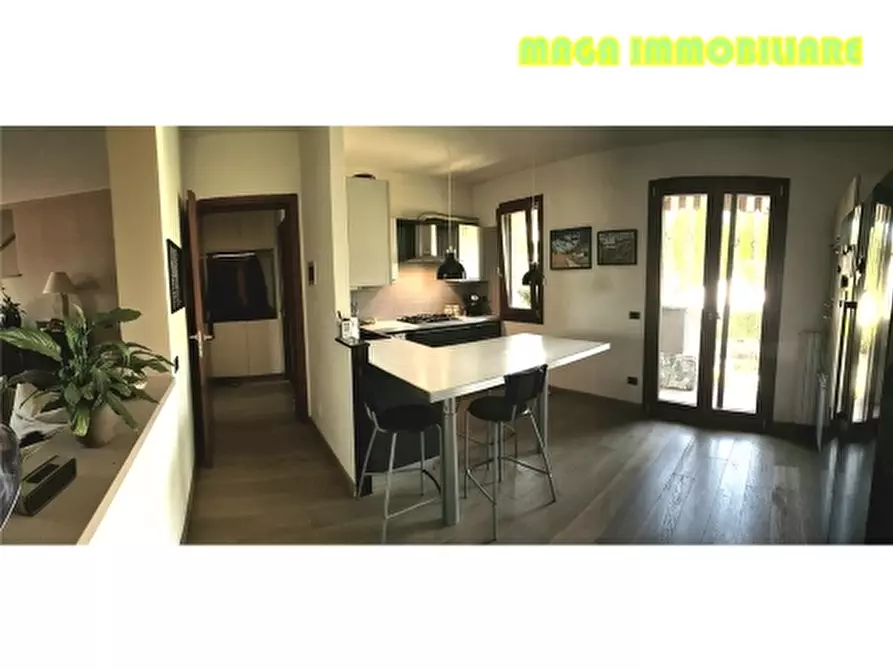 Immagine 3 di Villa in vendita  a Campi Bisenzio