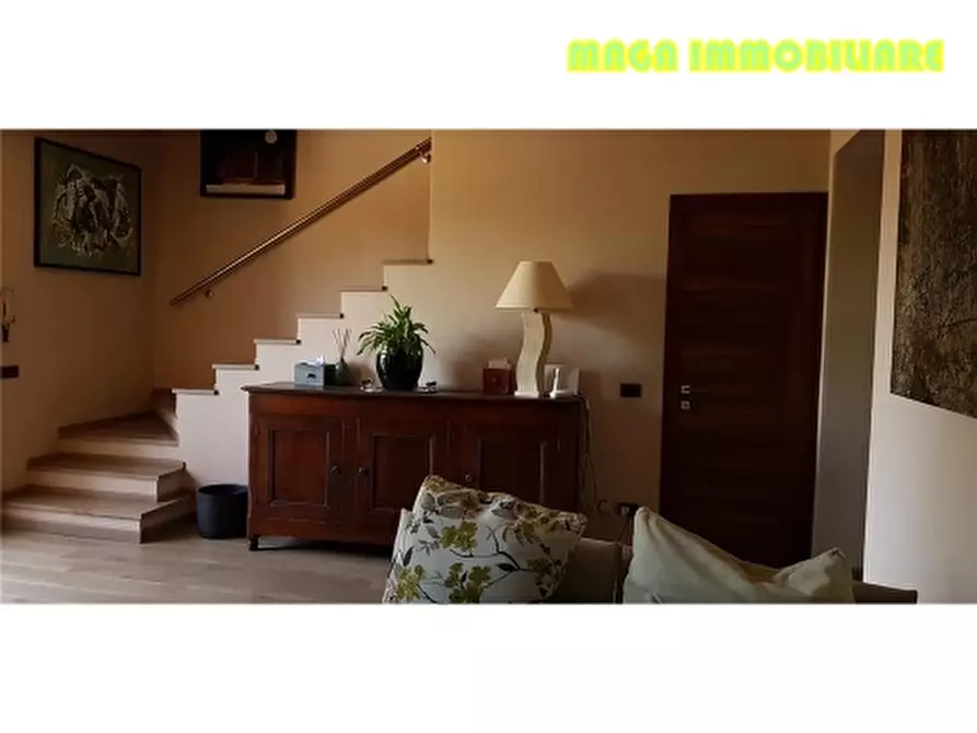 Immagine 4 di Villa in vendita  a Campi Bisenzio