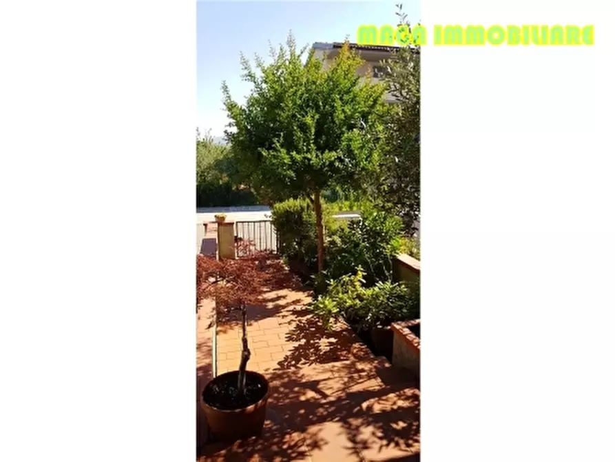 Immagine 5 di Villa in vendita  a Campi Bisenzio