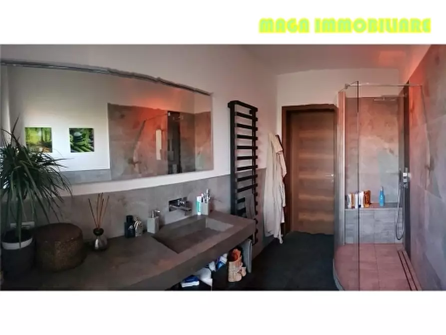 Immagine 7 di Villa in vendita  a Campi Bisenzio