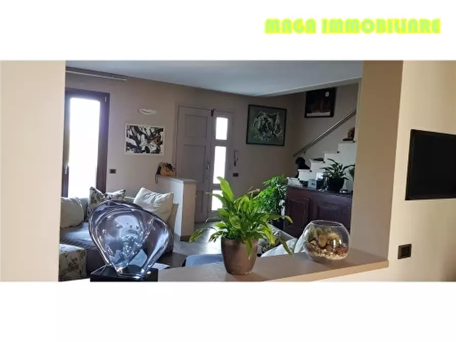 Immagine 9 di Villa in vendita  a Campi Bisenzio