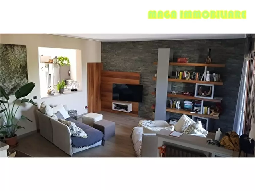 Immagine 12 di Villa in vendita  a Campi Bisenzio