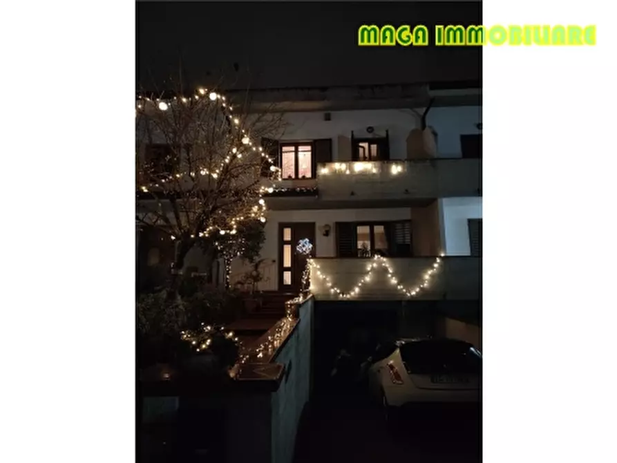 Immagine 14 di Villa in vendita  a Campi Bisenzio