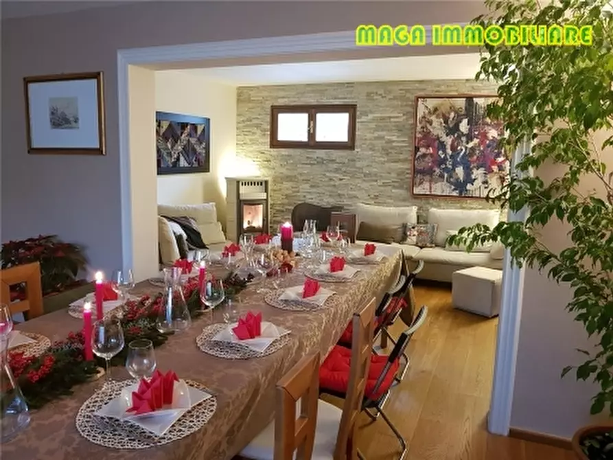 Immagine 15 di Villa in vendita  a Campi Bisenzio