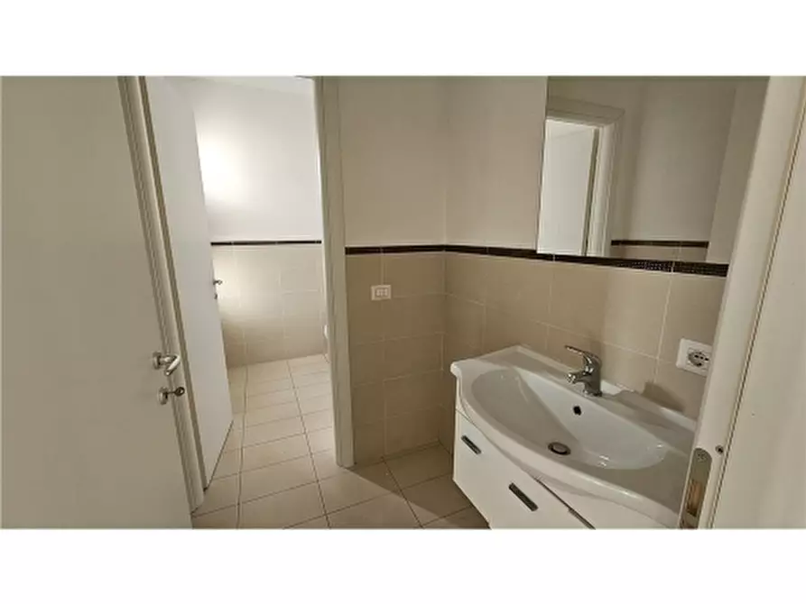 Immagine 12 di Appartamento in vendita  a Empoli