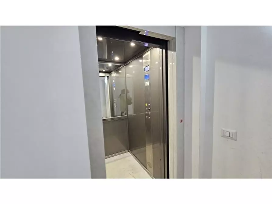 Immagine 22 di Appartamento in vendita  a Empoli