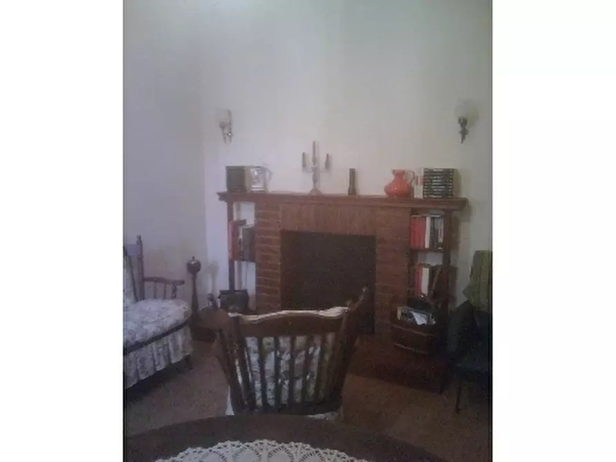 Immagine 2 di Appartamento in vendita  a Semproniano