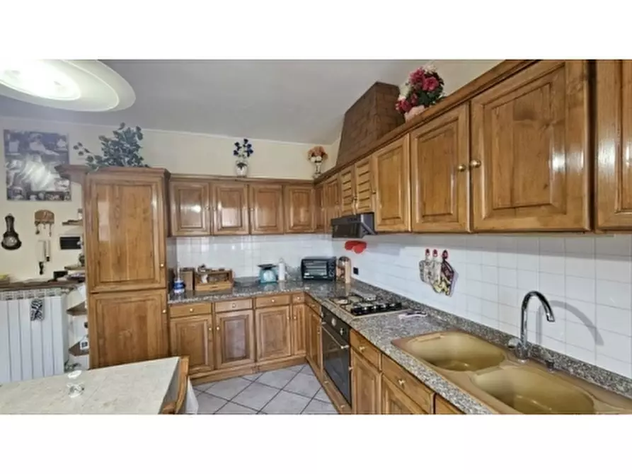 Immagine 9 di Appartamento in vendita  a Castelfiorentino