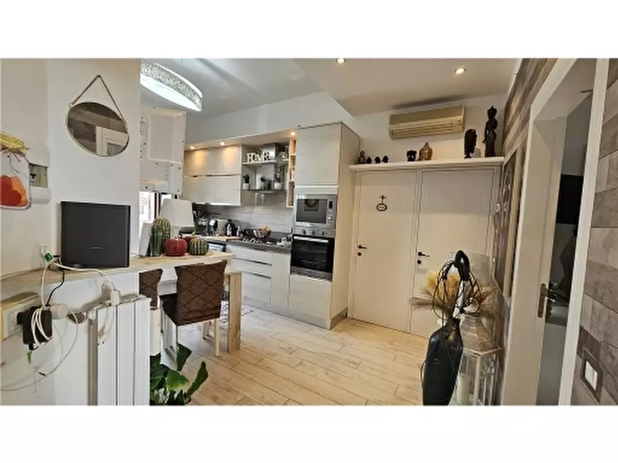 Immagine 2 di Appartamento in vendita  a Empoli