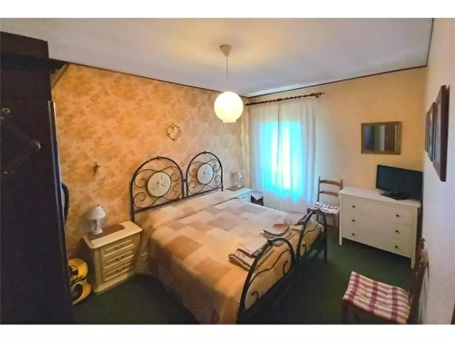 Immagine 11 di Appartamento in vendita  a Fiumalbo