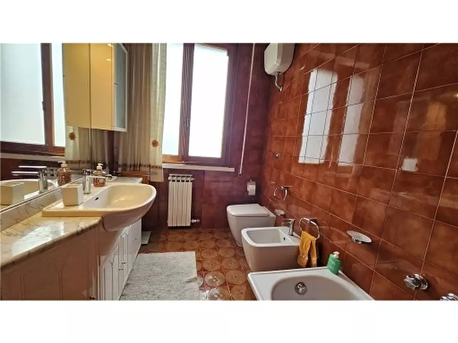 Immagine 21 di Appartamento in vendita  a Empoli