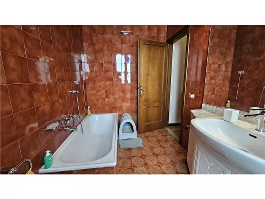 Immagine 22 di Appartamento in vendita  a Empoli