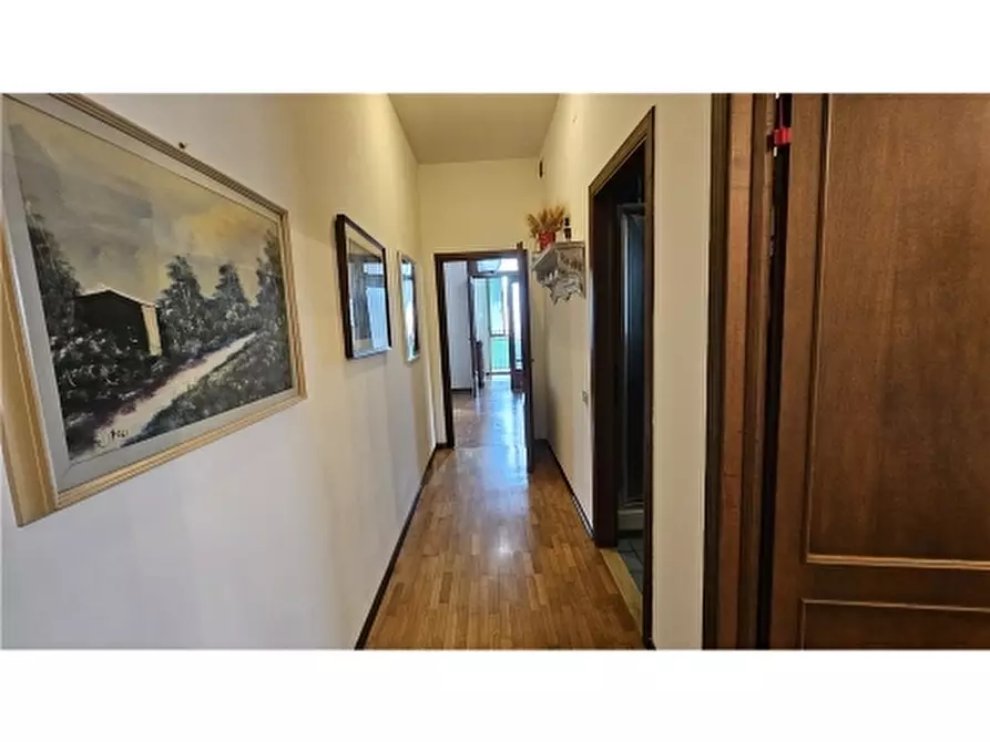 Immagine 24 di Appartamento in vendita  a Empoli