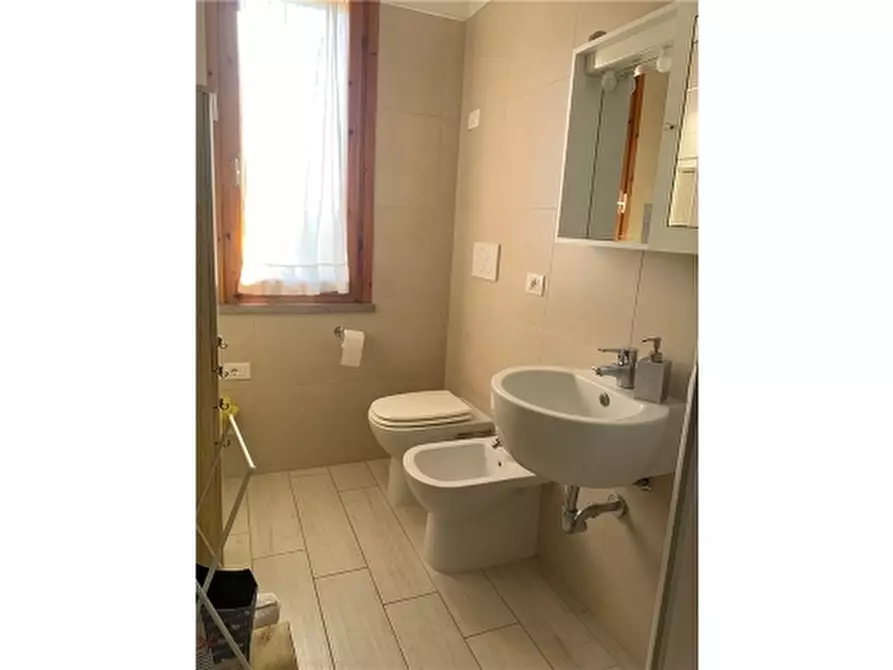 Immagine 11 di Appartamento in vendita  a Cecina