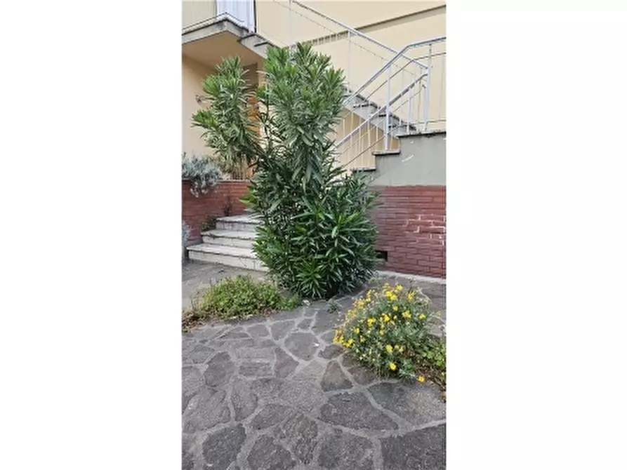 Immagine 1 di Appartamento in vendita  a Capraia E Limite