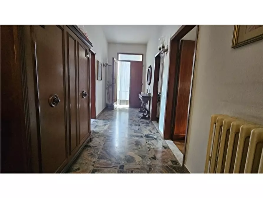 Immagine 2 di Appartamento in vendita  a Capraia E Limite