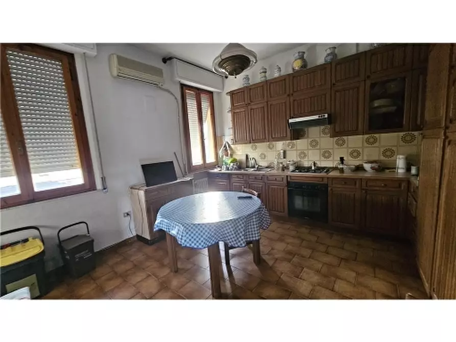 Immagine 5 di Appartamento in vendita  a Capraia E Limite