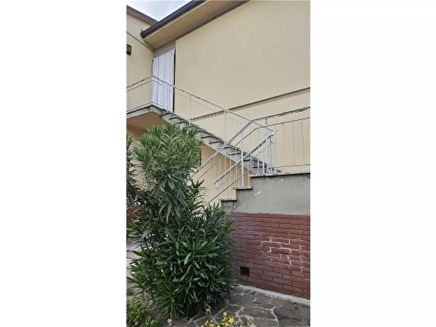 Immagine 16 di Appartamento in vendita  a Capraia E Limite