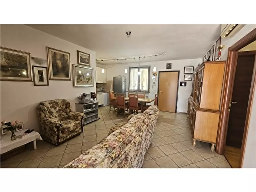 Immagine 18 di Appartamento in vendita  a Empoli