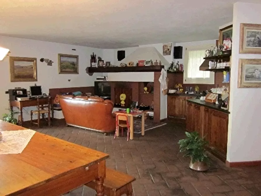 Immagine 4 di Villa in vendita  a Cerreto Guidi