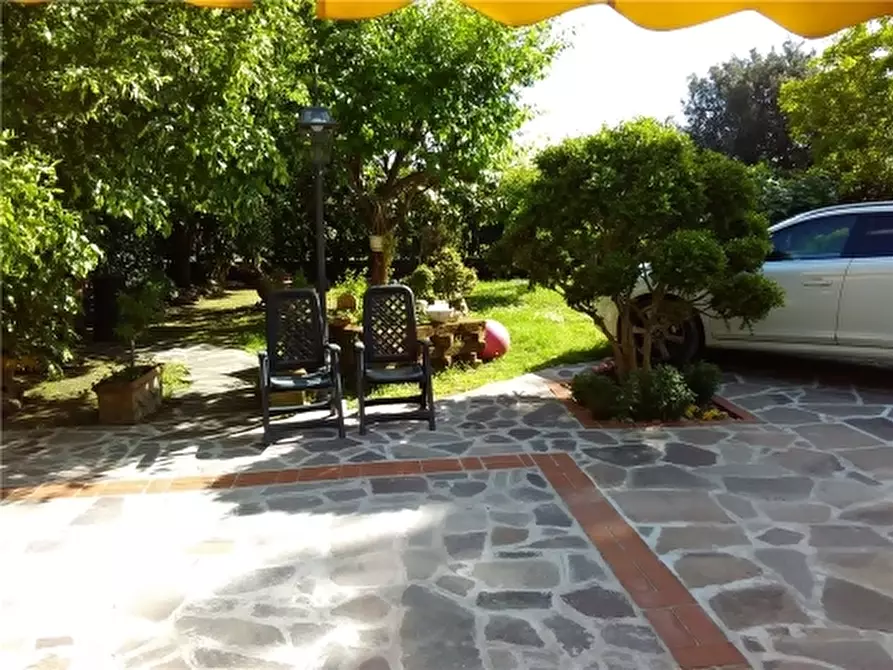 Immagine 1 di Villa in vendita  a Empoli