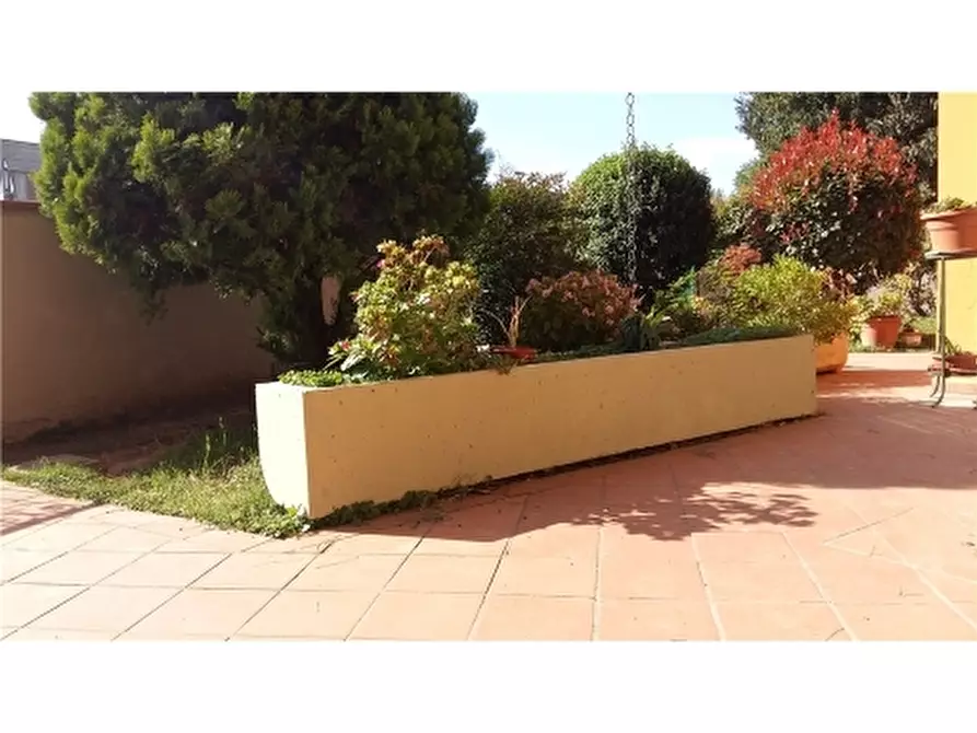 Immagine 2 di Villa in vendita  a Empoli