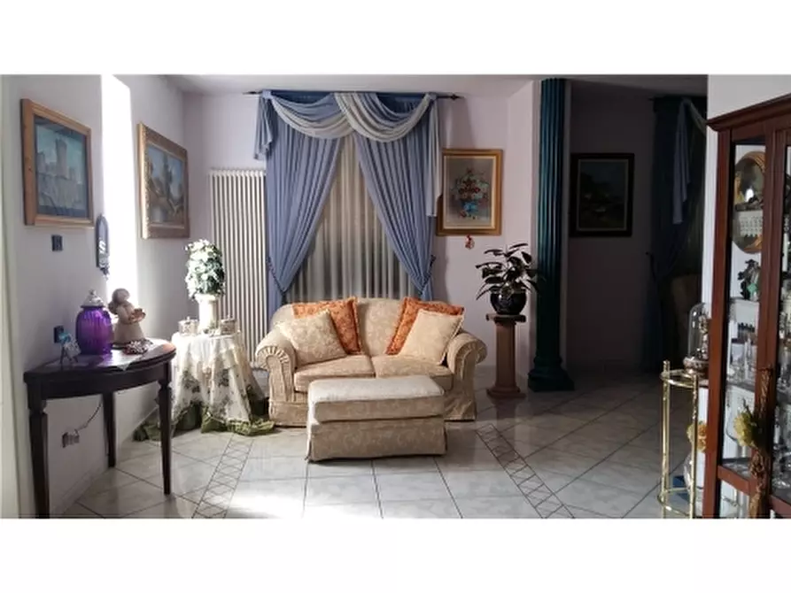 Immagine 6 di Villa in vendita  a Empoli