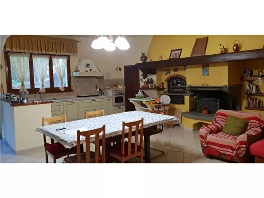 Immagine 4 di Villa in vendita  a Vinci