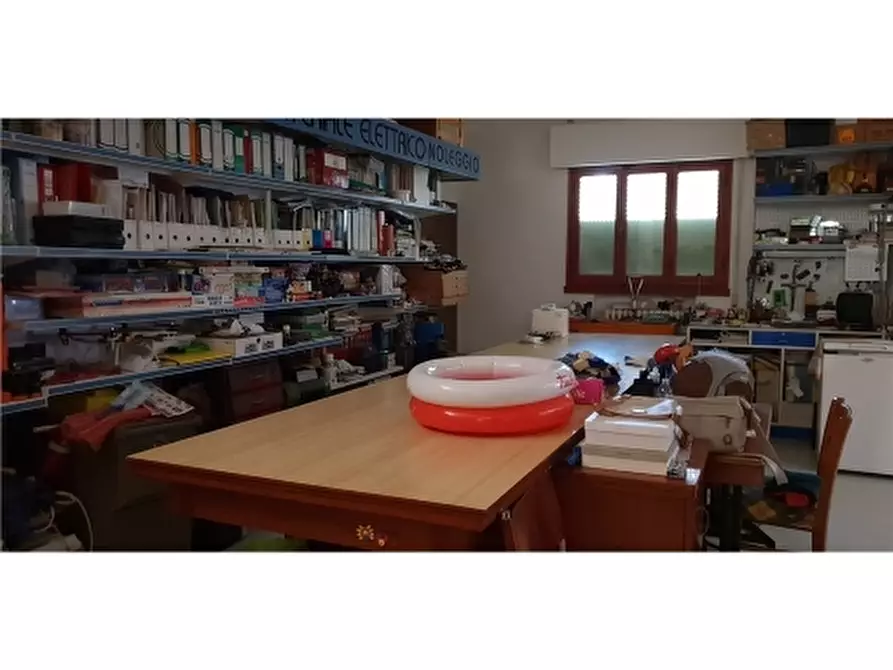 Immagine 10 di Villa in vendita  a Vinci