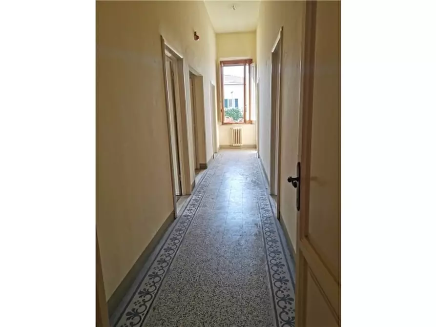 Immagine 1 di Villa in vendita  a Empoli