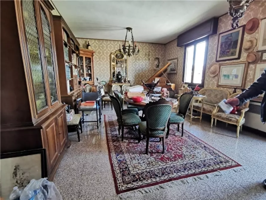 Immagine 2 di Villa in vendita  a Cerreto Guidi