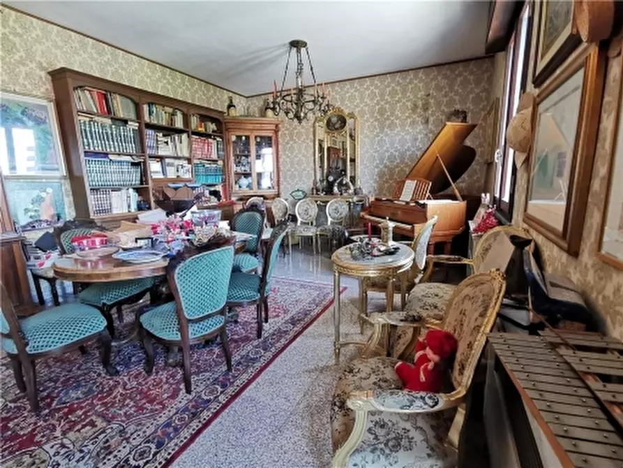 Immagine 3 di Villa in vendita  a Cerreto Guidi