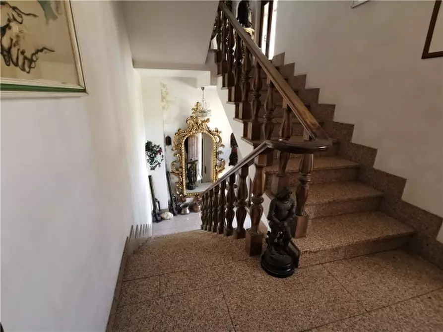 Immagine 13 di Villa in vendita  a Cerreto Guidi