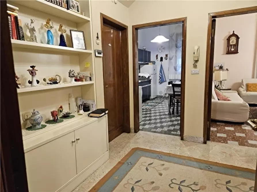 Immagine 3 di Villa in vendita  a Empoli