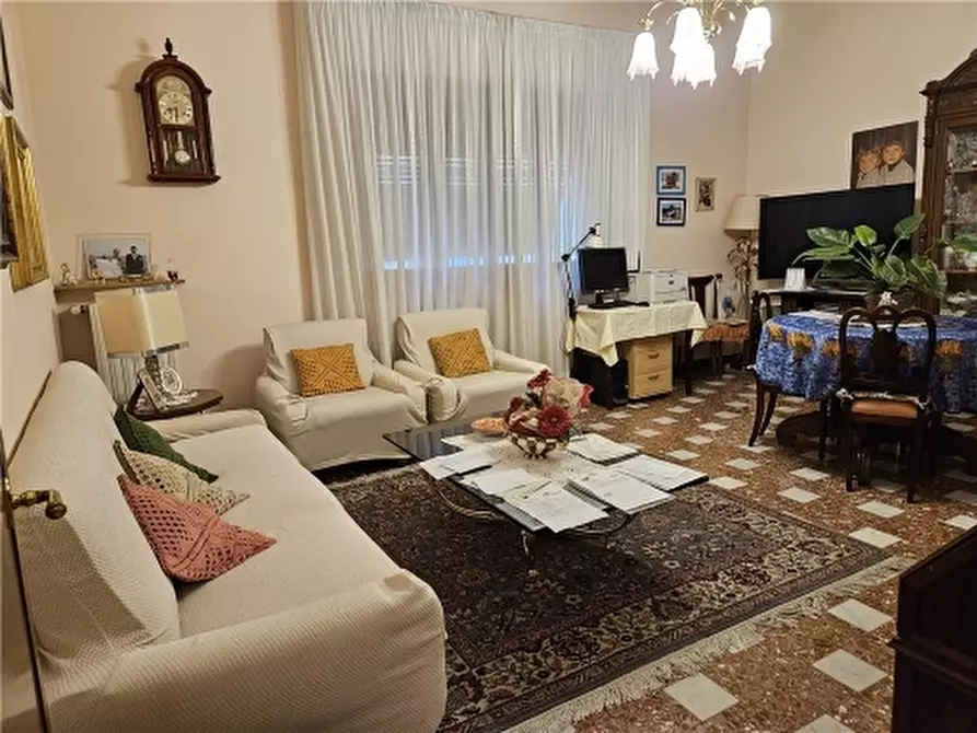 Immagine 11 di Villa in vendita  a Empoli