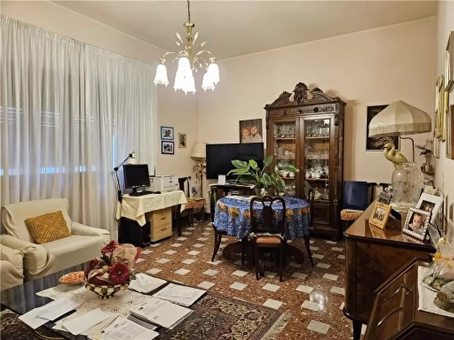 Immagine 12 di Villa in vendita  a Empoli