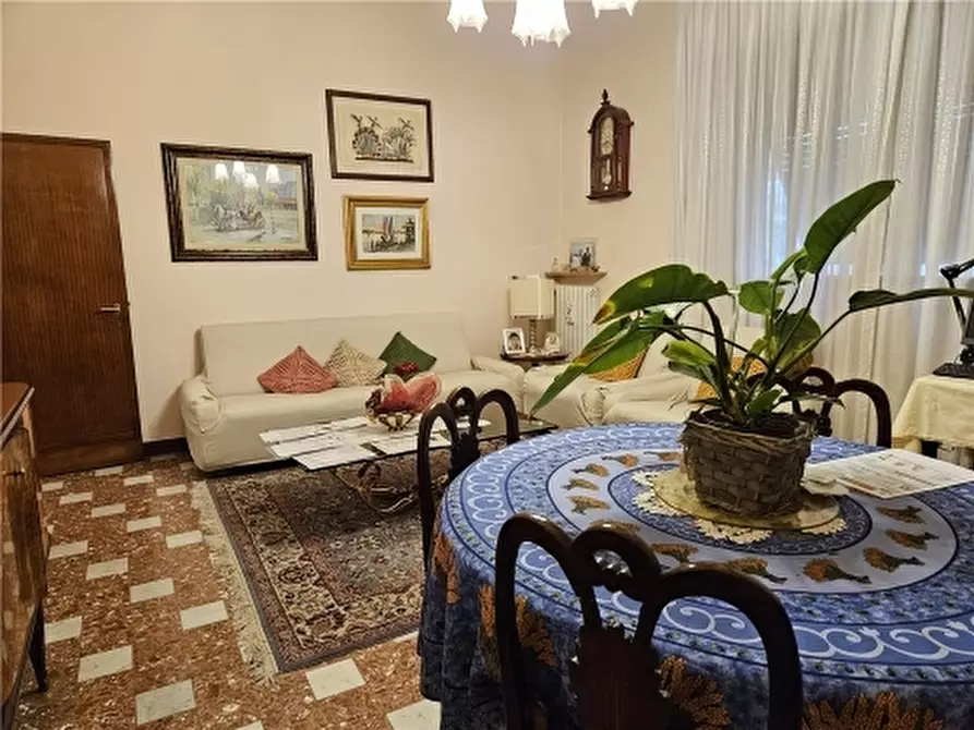 Immagine 13 di Villa in vendita  a Empoli