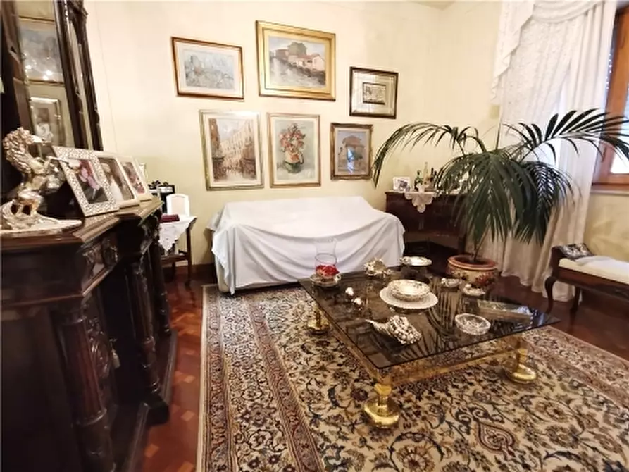 Immagine 37 di Villa in vendita  a Empoli