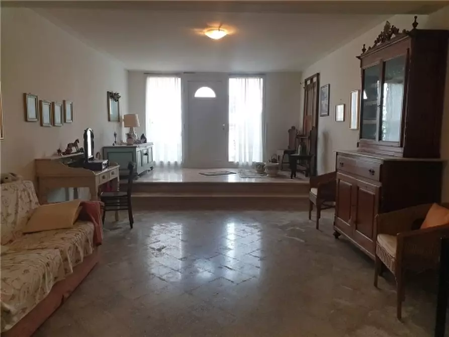 Immagine 3 di Villa in vendita  a San Miniato