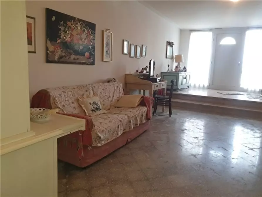 Immagine 4 di Villa in vendita  a San Miniato