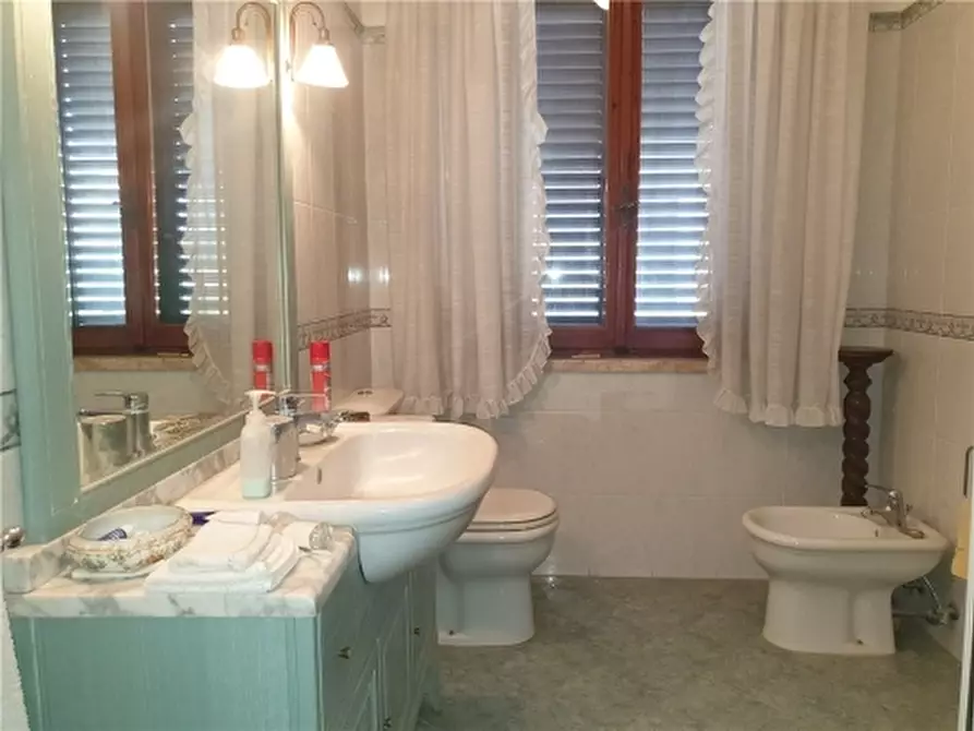 Immagine 14 di Villa in vendita  a San Miniato