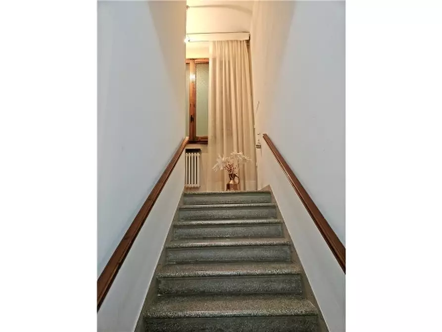 Immagine 11 di Villa in vendita  a Castelfiorentino