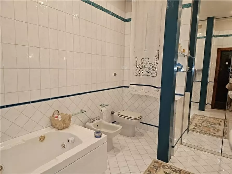 Immagine 17 di Villa in vendita  a Castelfiorentino