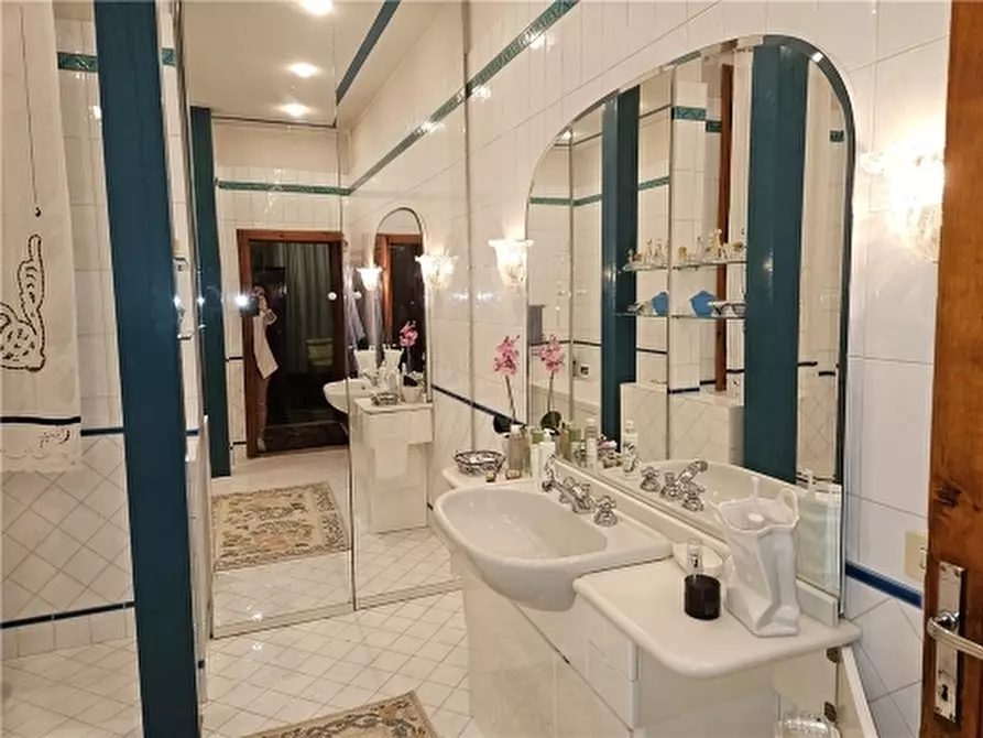 Immagine 18 di Villa in vendita  a Castelfiorentino