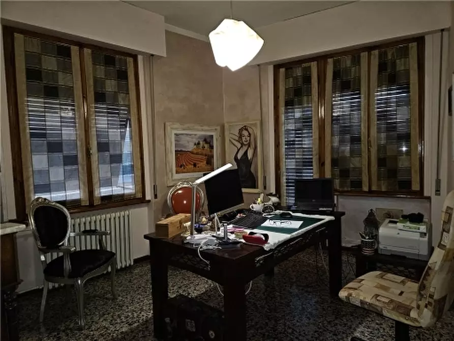 Immagine 36 di Villa in vendita  a Castelfiorentino