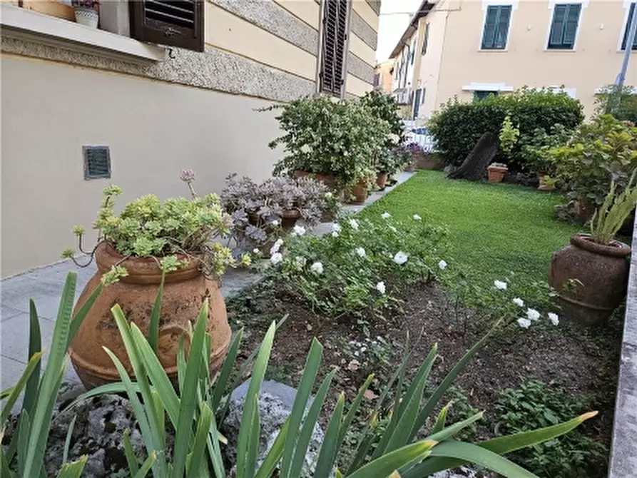 Immagine 38 di Villa in vendita  a Castelfiorentino