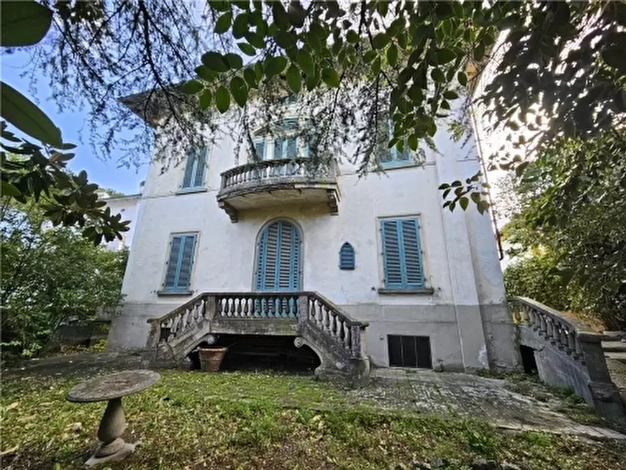 Immagine 1 di Villa in vendita  a Fucecchio