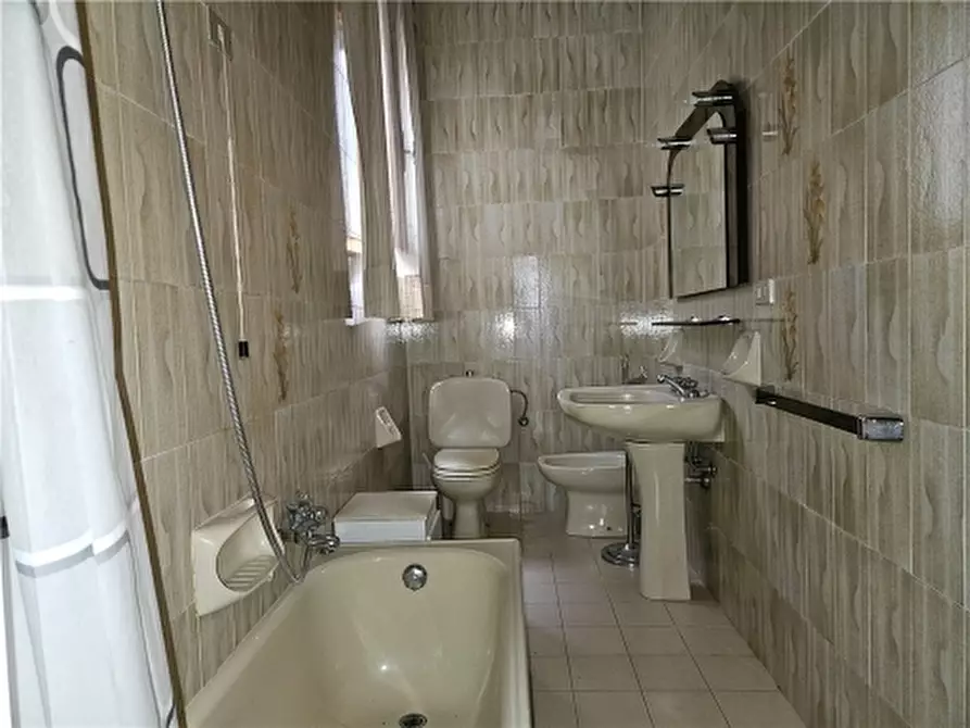 Immagine 33 di Villa in vendita  a Empoli