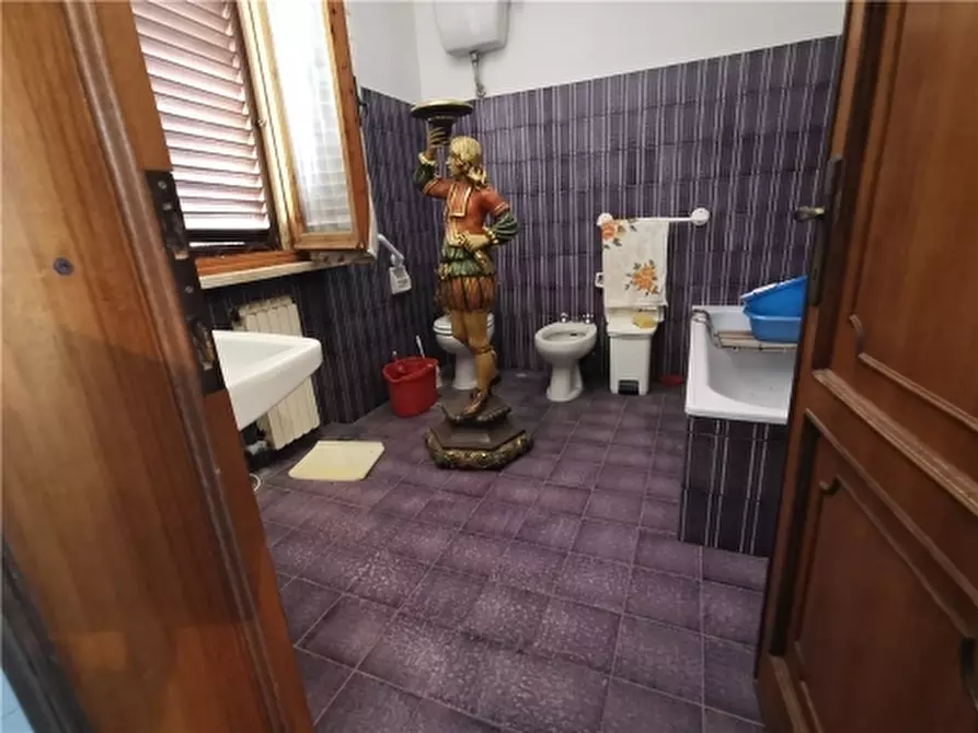 Immagine 43 di Villa in vendita  a Montespertoli