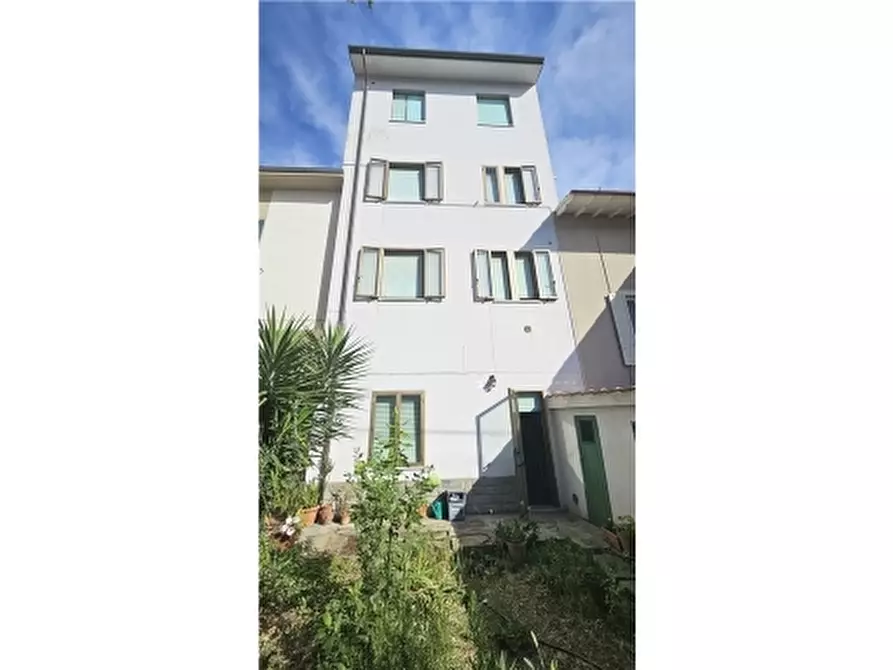 Immagine 1 di Villa in vendita  a Empoli